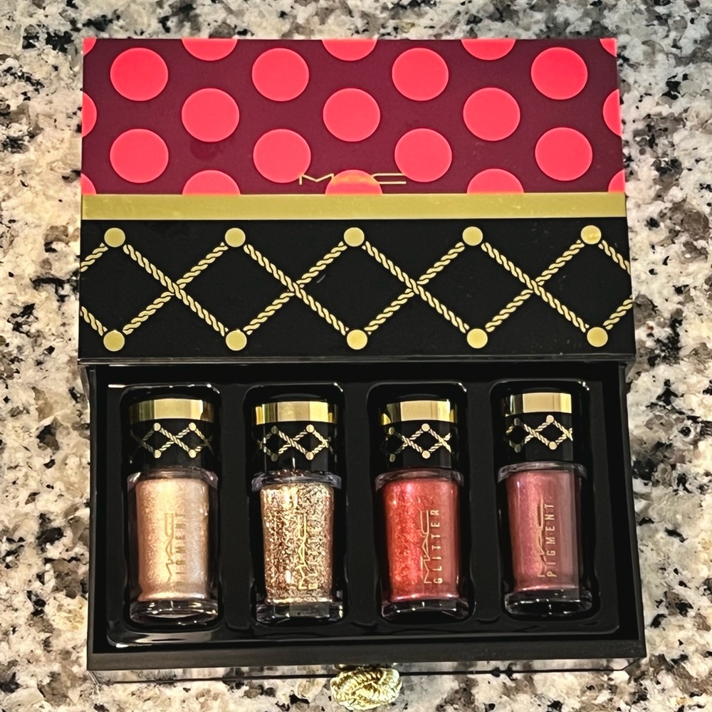 MAC Cosmetics Eyeshadow Set - Gold and Red Tones